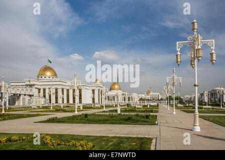Ashgabat, Turkménistan, l'Asie centrale, d'Asie, l'architecture, avenue, bleu, centrale, ville, colorée, dômes, centre-ville, jardin, marbl Banque D'Images
