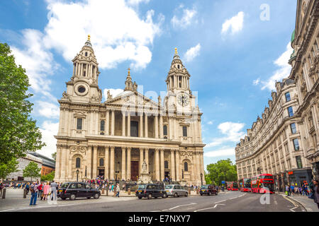 Avenue, Building, Cathédrale, ville, Londres, Angleterre, Royaume-Uni, Saint Paul, l'architecture, l'histoire, la religion, le tourisme, voyages Banque D'Images