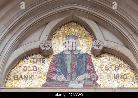 L'Angleterre, l'Europe, dans le Warwickshire, Stratford-upon-Avon, mosaïque représentant Shakespeare sur la façade de l'ancien bâtiment de la Banque Banque D'Images