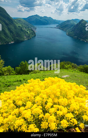 Le lac de Lugano, l'apparence, le Monte Brè, Lac de Lugano, dans le canton du Tessin, en Suisse méridionale, BRE, lac, lacs, nuages, nuage, Lugano, Switze Banque D'Images