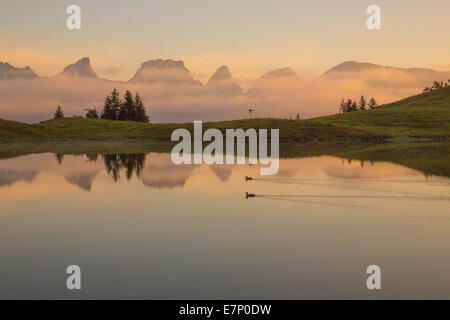 Flumserberg, Seebenalpsee, Churfirsten, Alpes, montagne, montagnes, SG, canton de Saint-Gall, lac de montagne, le lever du soleil, Suisse, E Banque D'Images