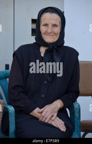 L'Europe, grèce, grec, la Crète, la Méditerranée, l'île, Lassithi, Plateau, femme, vieux, noir, village, portrait Banque D'Images