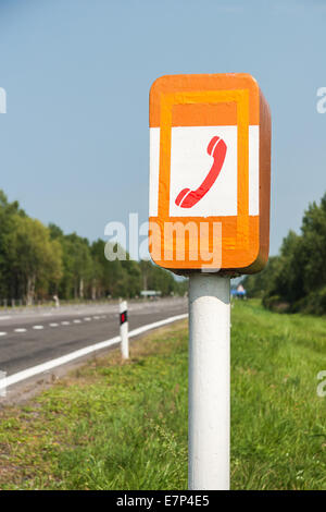 Téléphone SOS sur la route Banque D'Images