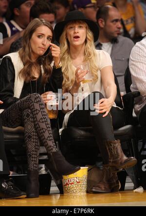 Le mercredi 19 mars, 2014 ; Beth Behrs sur les Lakers jeu. Les San Antonio Spurs défait les Lakers de Los Angeles par le score final de 125-109 au Staples Center dans le centre-ville de Los Angeles, CA. Beth Behrs' : où : Los Angeles, California, United States Quand : 20 Mars 2014 Banque D'Images