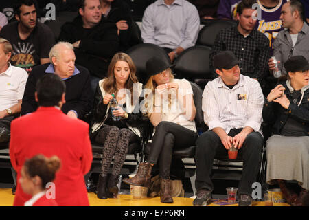 Le mercredi 19 mars, 2014 ; Beth Behrs sur les Lakers jeu. Les San Antonio Spurs défait les Lakers de Los Angeles par le score final de 125-109 au Staples Center dans le centre-ville de Los Angeles, CA. Beth Behrs' : où : Los Angeles, California, United States Quand : 20 Mars 2014 Banque D'Images