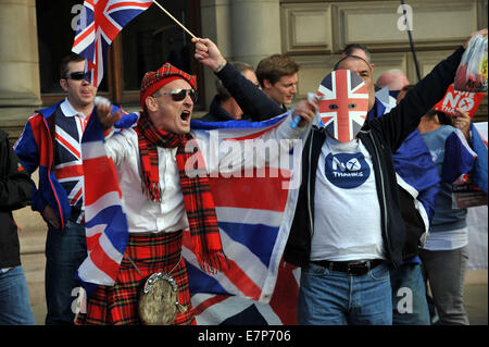 Les foules se rassemblent dans la région de George Square pour pro-indépendance rally. Protestation des syndicalistes/Loyalistes menant au stand off. Banque D'Images