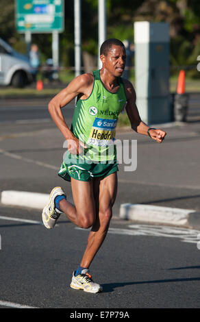 Cape Town, Afrique du Sud. Sep 21, 2014. Hendrick Ramaala au cours de la 2014 Sanlam Cap Marathon le 21 septembre, 2014 dans . Credit : Roger Sedres/Gallo Images/Alamy Live News Banque D'Images