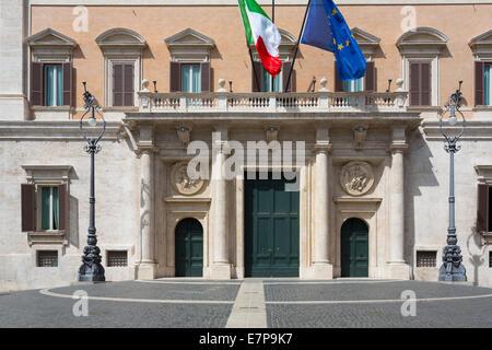 Palazzo Montecitorio est un bâtiment à Rome, où se trouve le siège de la Chambre des députés de la République italienne. Banque D'Images