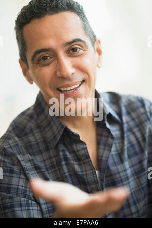 Portrait of smiling man Banque D'Images