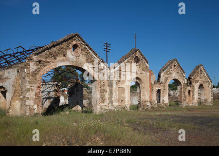 Vieux bâtiments abandonnés de la Mina de Sao Domingos / San Domingo près de mine de cuivre, district de Beja Mertola, Alentejo, Portugal Banque D'Images