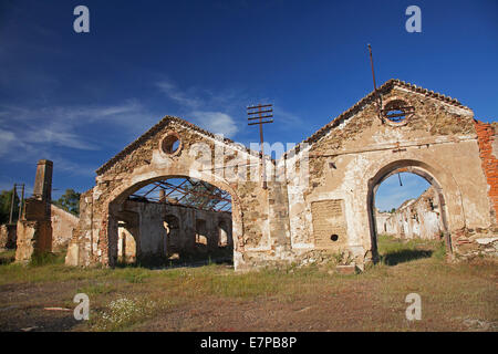 Vieux bâtiments abandonnés de la Mina de Sao Domingos / San Domingo près de mine de cuivre, district de Beja Mertola, Alentejo, Portugal Banque D'Images