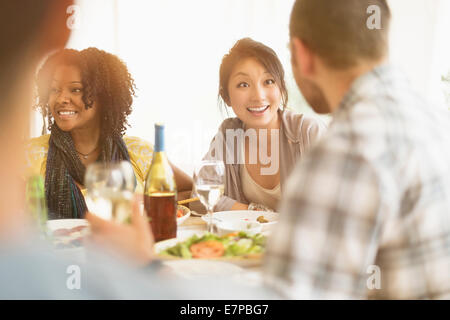 Groupe d'amis de dîner de travail Banque D'Images