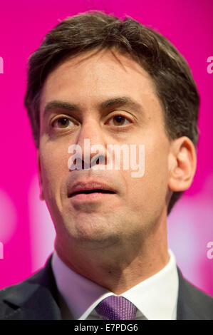 Manchester, UK. 22 Septembre, 2014. Ed Miliband, leader du parti travailliste, le chef de l'opposition, le deuxième jour de la conférence annuelle du Parti travailliste à Manchester Central Convention Complex Crédit : Russell Hart/Alamy Live News. Banque D'Images