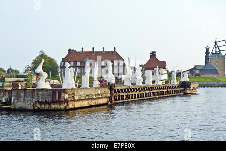 Douze Statues sur Refshaleøen dans le port de Copenhague Danemark Banque D'Images