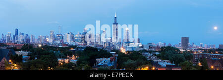 États-unis, Illinois, Chicago, Panorama de ville avec lever de lune Banque D'Images