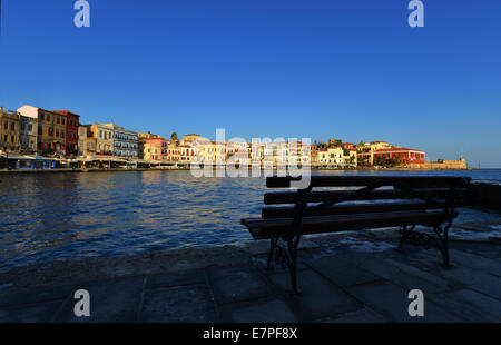 Beau paysage urbain et bay dans la ville de Chania sur l'île de Crète, Grèce Banque D'Images