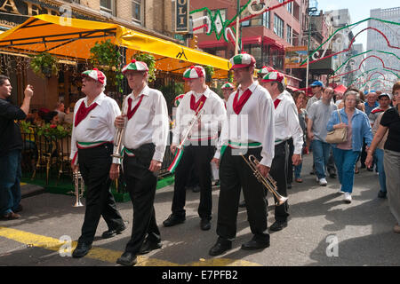 New York, NY - 18 septembre 2010 red Mike's Festival de parades le long de Mulberry Street pendant la fête italienne de San Gennaro Banque D'Images