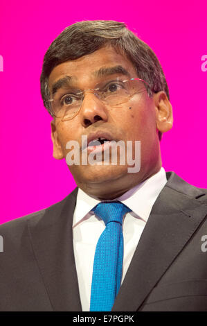 Manchester, UK. 22 Septembre, 2014. Sen Kandiah, des Tamouls du travail, traite de l'auditorium le deuxième jour de la conférence annuelle du Parti travailliste à Manchester Central Convention Complex Crédit : Russell Hart/Alamy Live News. Banque D'Images