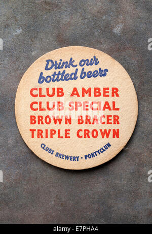 Vintage Welsh Beermat Brasserie Les Bières locales publicité Club 'Amber' 'Club Spécial' 'Brown Bracer' 'Triple Crown' Beers Banque D'Images