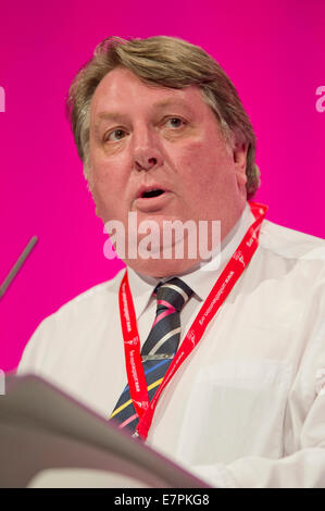 MANCHESTER, UK. 22 Septembre, 2014. Tony Burke, secrétaire général adjoint de Unite, adresses de l'auditorium le deuxième jour de la conférence annuelle du Parti travailliste à Manchester Central Convention Complex Crédit : Russell Hart/Alamy Live News. Banque D'Images