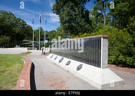 Mur de service au Warbird Park, Myrtle Beach, en rendant hommage à ceux qui ont servi à Myrtle Beach Air Force Base. Banque D'Images