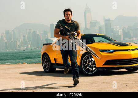 Transformers : l'âge d'Extinction Année : 2014 USA / Chine Réalisateur : Michael Bay Mark Wahlberg Banque D'Images