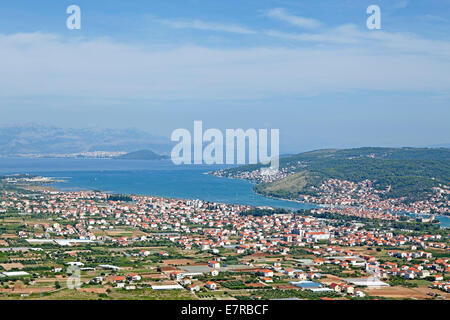 Vue panoramique de Trogir à Split dans l'arrière-plan, la Dalmatie, Croatie Banque D'Images