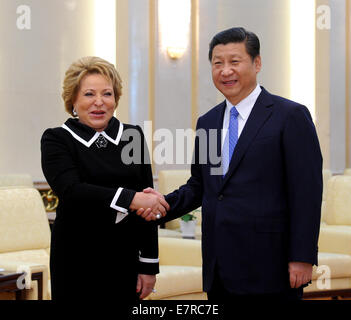 Beijing, Chine. Sep 23, 2014. Le président chinois Xi Jinping (R) rencontre avec Valentina Matviyenko, président de l'Assemblée fédérale de la Russie, à Beijing, capitale de la Chine, 23 septembre 2014. © Rao Aimin/Xinhua/Alamy Live News Banque D'Images