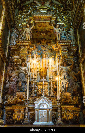 Brésil, Salvador, l'or et de décorations des statues de la Cathédrale Basilique intérieur chepels Banque D'Images