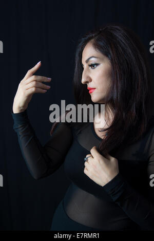 Portrait d'une belle femme dans la trentaine Banque D'Images