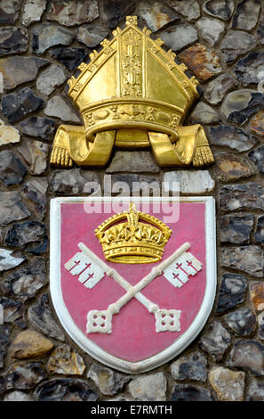 Londres, Angleterre, Royaume-Uni. Church House dans la Deans Yard, Westminster. Le blason situé dans le mur extérieur : Diocèse de York Banque D'Images