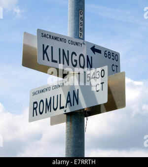 En Klingon Romulien et les plaques de rue à Sacramento en Californie Banque D'Images