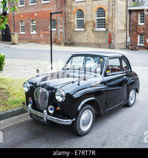 Austin A30 - un vieux noir la voiture voitures à Chatham Dockyard, UK. Une voiture en 1950. Classiques du design britannique. Austin voiture. Banque D'Images