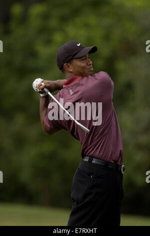 Orlando, Floride, USA. 20 Oct, 2002. Tiger Woods en action au cours de la Classique de golf Walt Disney World le 20 octobre 2002 à Orlando, Floride.ZUMA Press/Scott A. Miller. © Scott A. Miller/ZUMA/ZUMAPRESS.com/Alamy fil Live News Banque D'Images