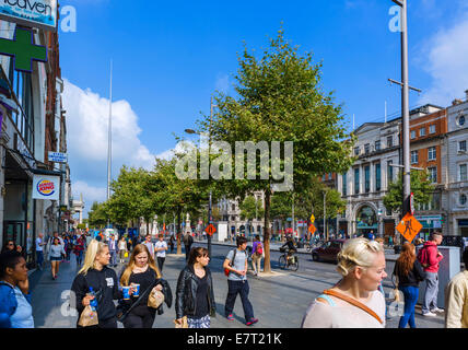 O'Connell Street, dans le centre-ville en regardant vers la spire, Dublin, République d'Irlande Banque D'Images