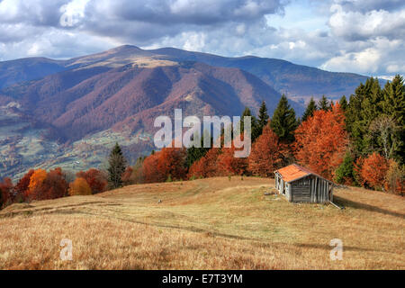 Maison indépendante à l'automne randonnée Banque D'Images