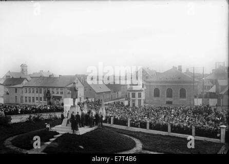 Photographie historique de la statue de Jón Sigurðsson, éminent politicien islandais et leader du mouvement indépendantiste islandais. La statue, située à Lækjartorg à Reykjavik, en Islande, a été dévoilée le 17 juin 1913, célébrant sa contribution à l'identité nationale islandaise. Banque D'Images