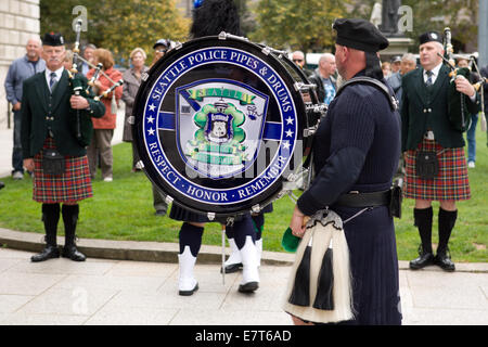 Belfast, en Irlande. 23 sept., 2014 Un batteur de la police de Seattle Pipes and Drums Band jouer pendant leur visite à Belfast dans le cadre de leur crédit d'Emerald Isle : Bonzo/Alamy Live News Banque D'Images