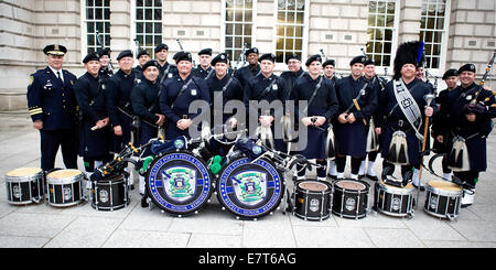 Belfast, en Irlande. Septembre 23, 2014 La police de Seattle et du tuyau de batterie visiter Belfast dans le cadre de leur crédit d'Emerald Isle : Bonzo/Alamy Live News Banque D'Images