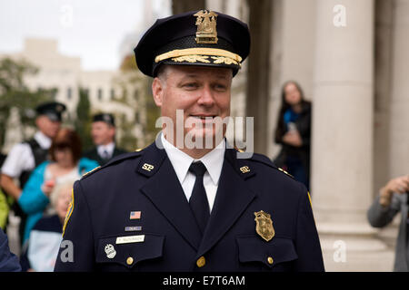 Belfast, en Irlande. Septembre 23, 2014 Chef adjoint SPD Paul McDonagh avec police de Seattle et du tuyau de batterie qui est rendue à Belfast dans le cadre de leur crédit d'Emerald Isle : Bonzo/Alamy Live News Banque D'Images