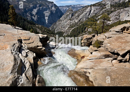 CA02305-00...CALIFORNIE - La Merced en haut du Nevada Fall in Yosemite National Park.