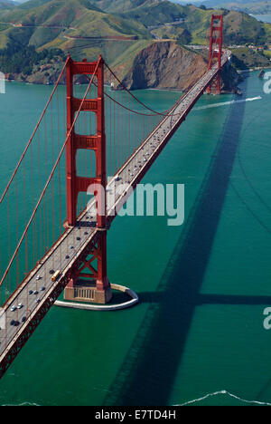 Le Golden Gate Bridge, et Marin Headlands, Baie de San Francisco, San Francisco, Californie, USA - vue aérienne Banque D'Images