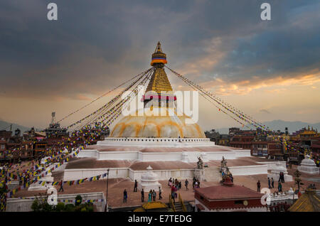 Coucher de soleil sur le stupa de Boudhanath, Katmandou, Népal Banque D'Images