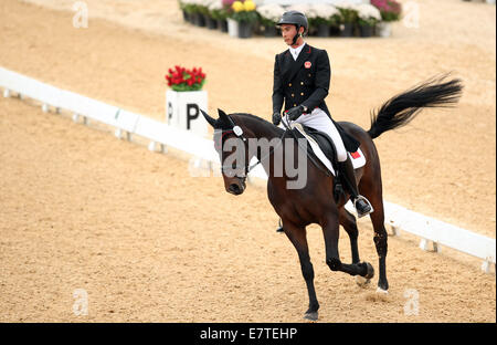 Incheon, Corée du Sud. Sep 24, 2014. Hua Tian de la concurrence de la Chine au cours de l'eventing dressage individuel match de sports équestres à la 17e Jeux asiatiques à Incheon, Corée du Sud, le 24 septembre 2014. Credit : Bai Xuefei/Xinhua/Alamy Live News Banque D'Images