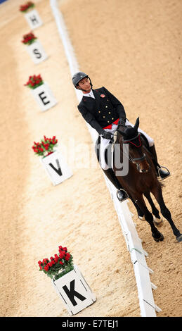 Incheon, Corée du Sud. Sep 24, 2014. Hua Tian de la concurrence de la Chine au cours de l'eventing dressage individuel match de sports équestres à la 17e Jeux asiatiques à Incheon, Corée du Sud, le 24 septembre 2014. Credit : Bai Xuefei/Xinhua/Alamy Live News Banque D'Images