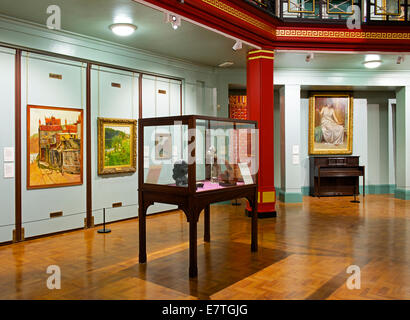 Les expositions dans le château de Cliffe. Keighley, West Yorkshire, England UK Banque D'Images