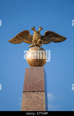 Golden Eagle Double monument, Fédération de Coat of Arms Banque D'Images