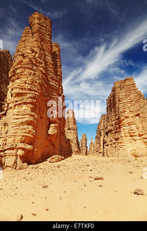 Falaises de grès bizarres en désert du Sahara, Tassili N'Ajjer, Algérie Banque D'Images