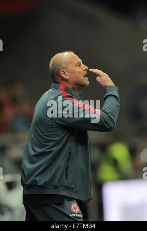 Francfort-sur-Main, Allemagne. Sep 23, 2014. L'entraîneur-chef de Francfort Thomas Schaaf gestes pendant le match de football Bundesliga Eintracht Francfort entre et 1. FSV Mainz 05 à la Commerzbank Arena de Francfort-sur-Main, Allemagne, 23 septembre 2014. Photo : Fredrik von Erichsen/dpa/Alamy Live News Banque D'Images