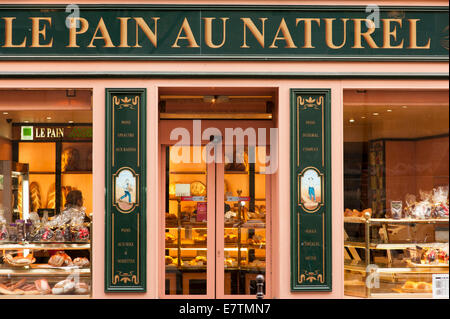 Fenêtres d'une boulangerie parisienne Banque D'Images